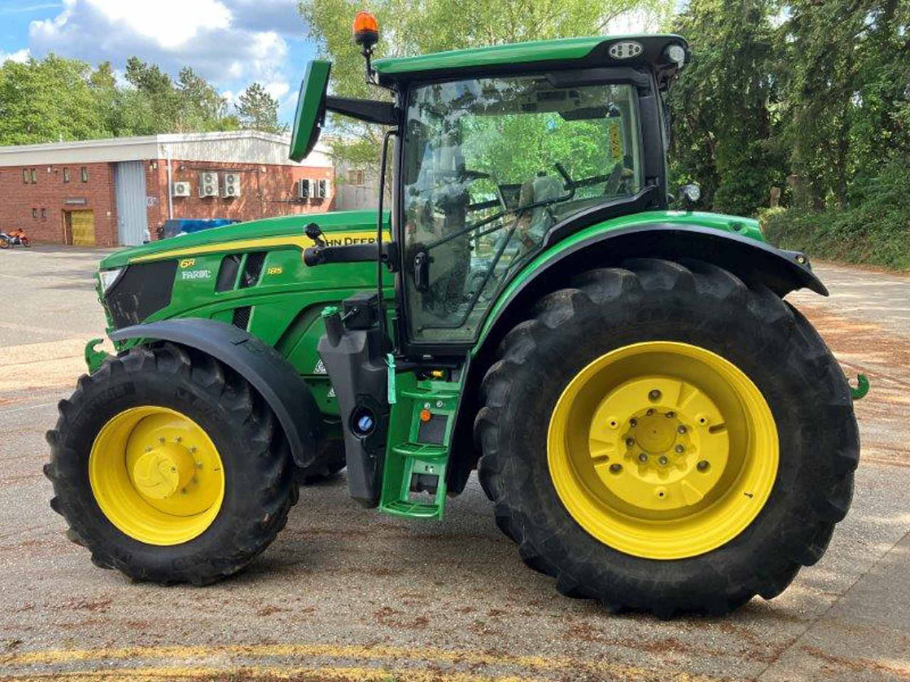 John Deere 6R 185 - Tractor: foto 1 John Deere 6R 185 - Tractor: foto 1