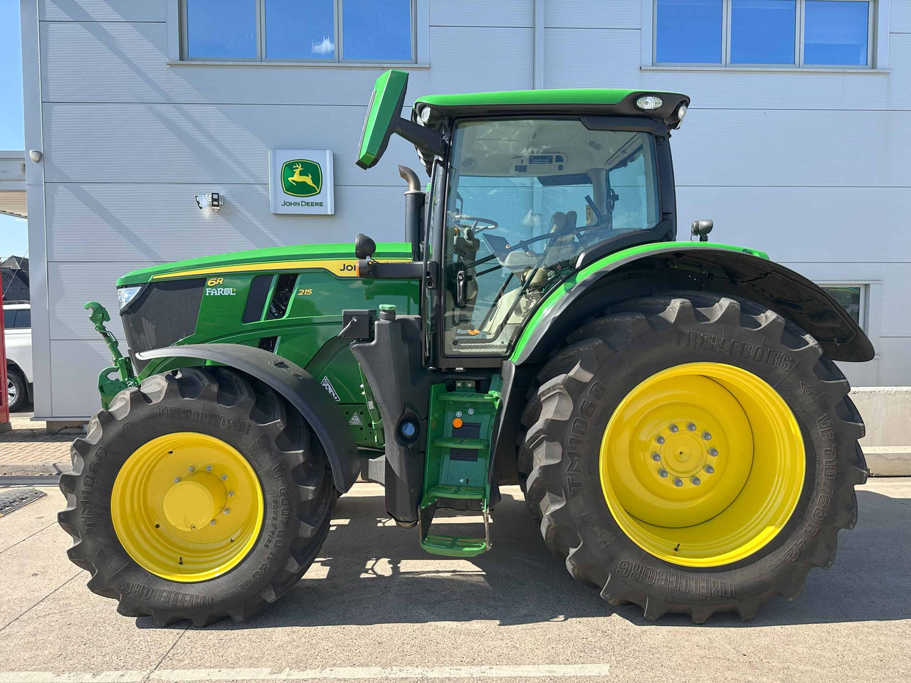 John Deere 6R 215 - Tractor: foto 2 John Deere 6R 215 - Tractor: foto 2