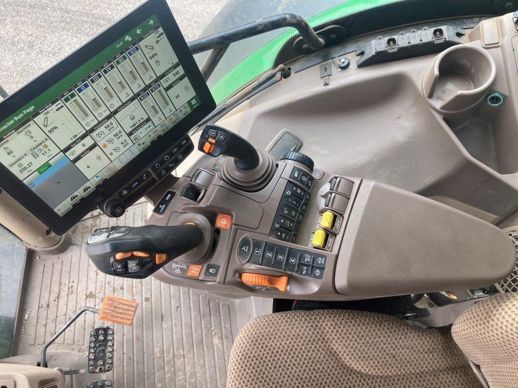 John Deere 6R 215 - Tractor: foto 4 John Deere 6R 215 - Tractor: foto 4