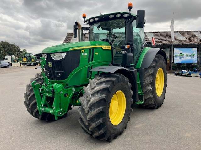 John Deere 6R250 - Tractor: foto 1 John Deere 6R250 - Tractor: foto 1