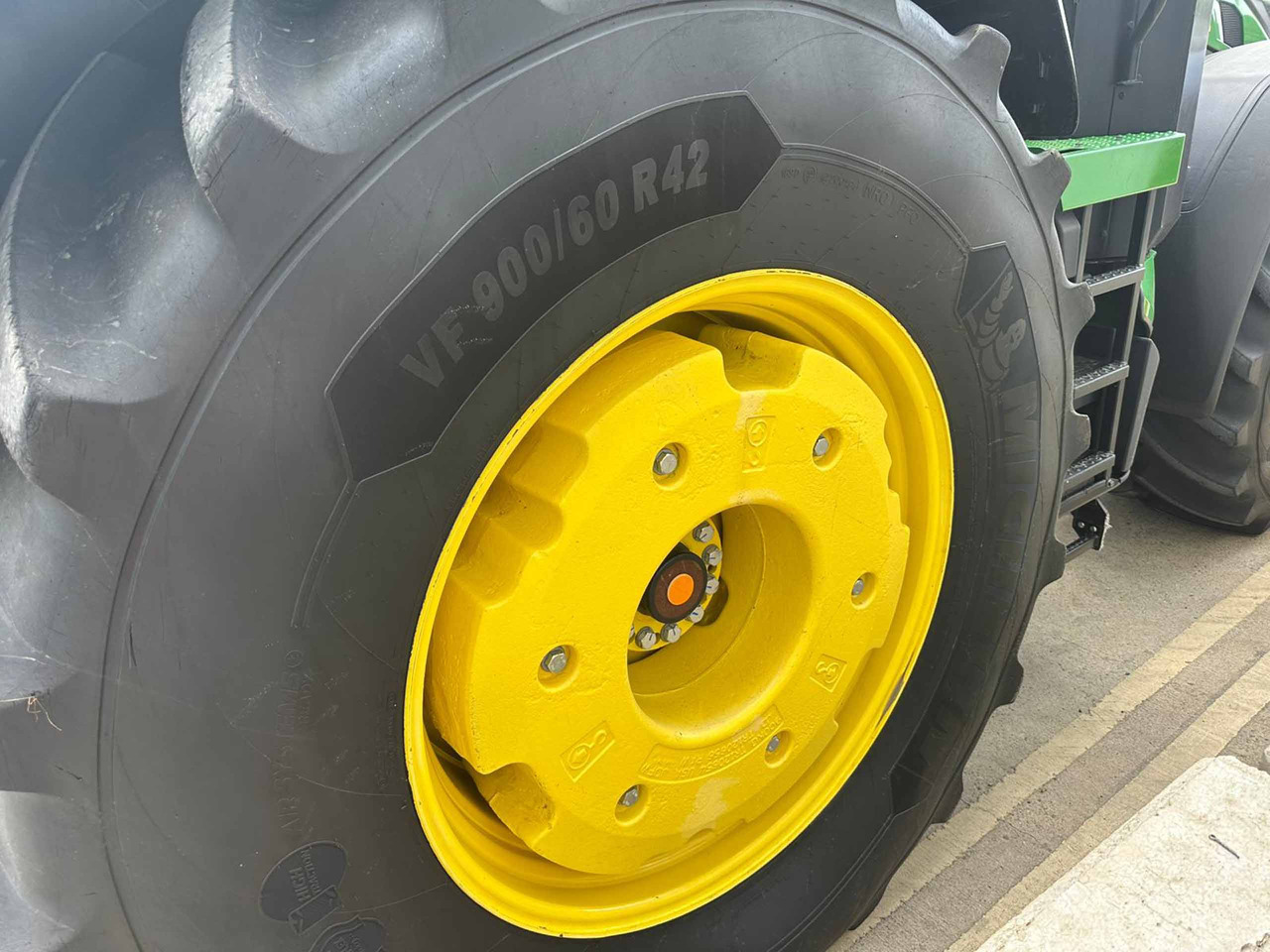 John Deere 8R 410 - Tractor: foto 5 John Deere 8R 410 - Tractor: foto 5