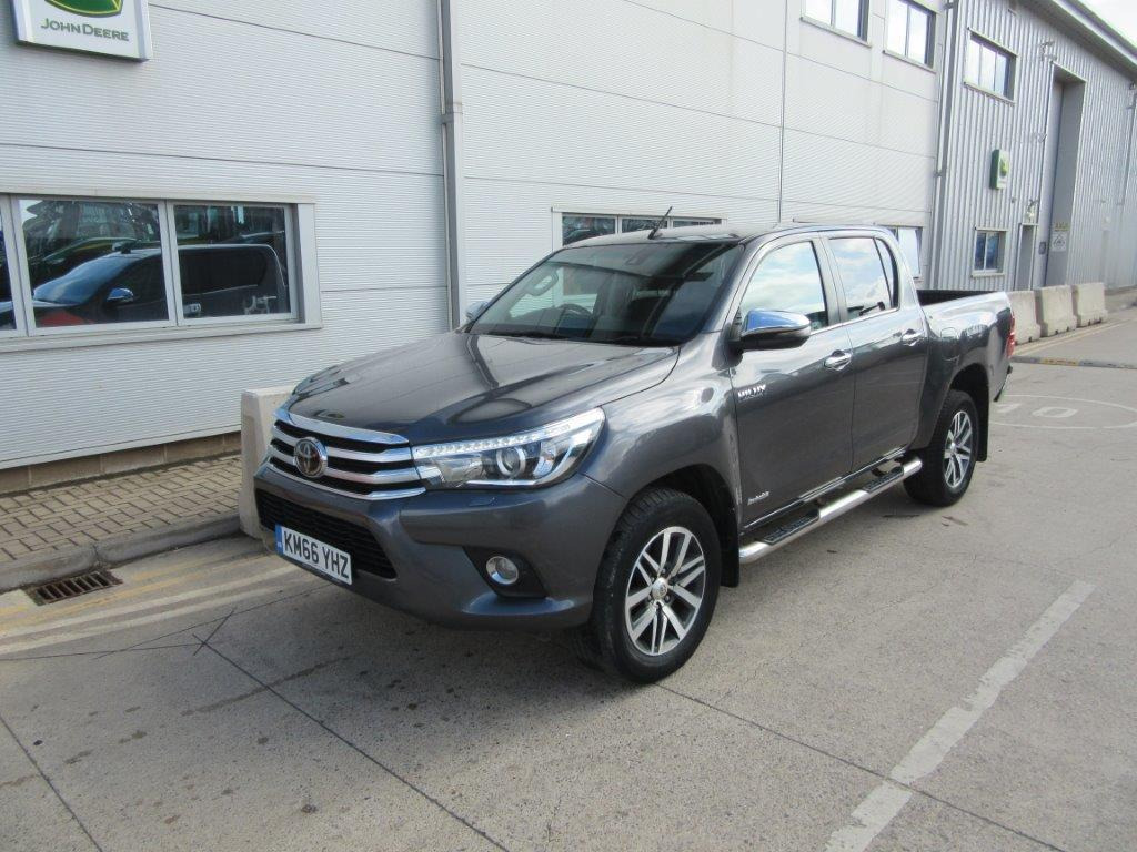 TOYOTA HILUX INVINCIBLE D-4D - Pick-up: foto 2 TOYOTA HILUX INVINCIBLE D-4D - Pick-up: foto 2