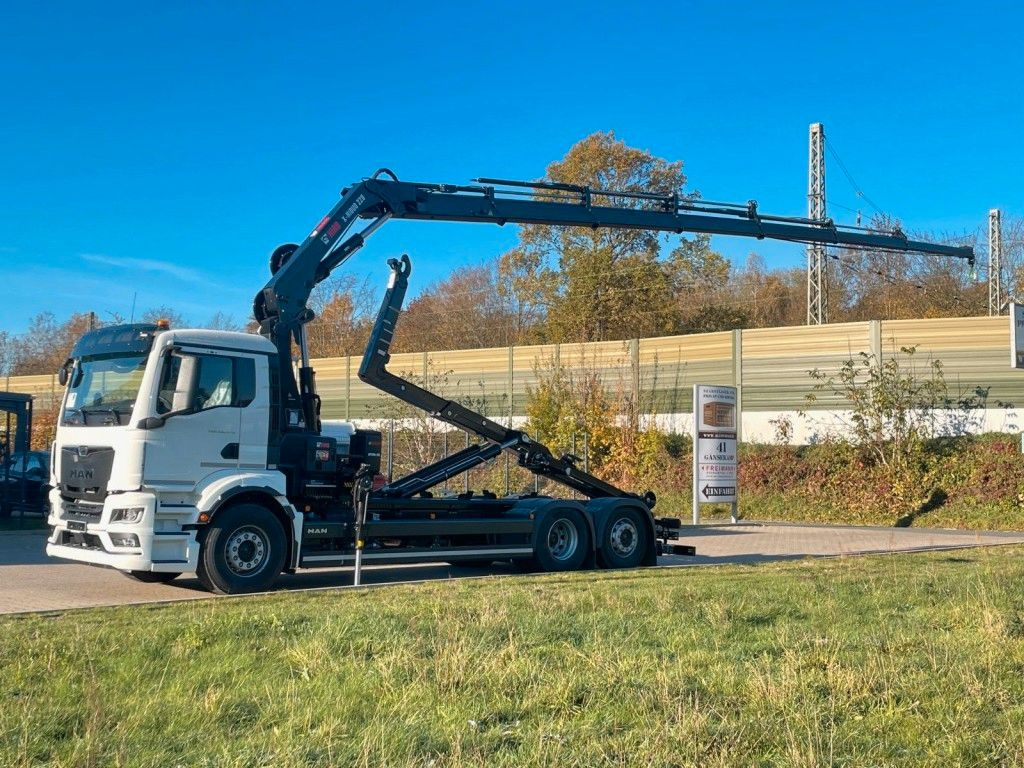 MAN TGS 26.470 6x2 Abrollkipper + Kran Hiab 228-6 - Camión multibasculante, Camión grúa: foto 2 MAN TGS 26.470 6x2 Abrollkipper + Kran Hiab 228-6 - Camión multibasculante, Camión grúa: foto 2