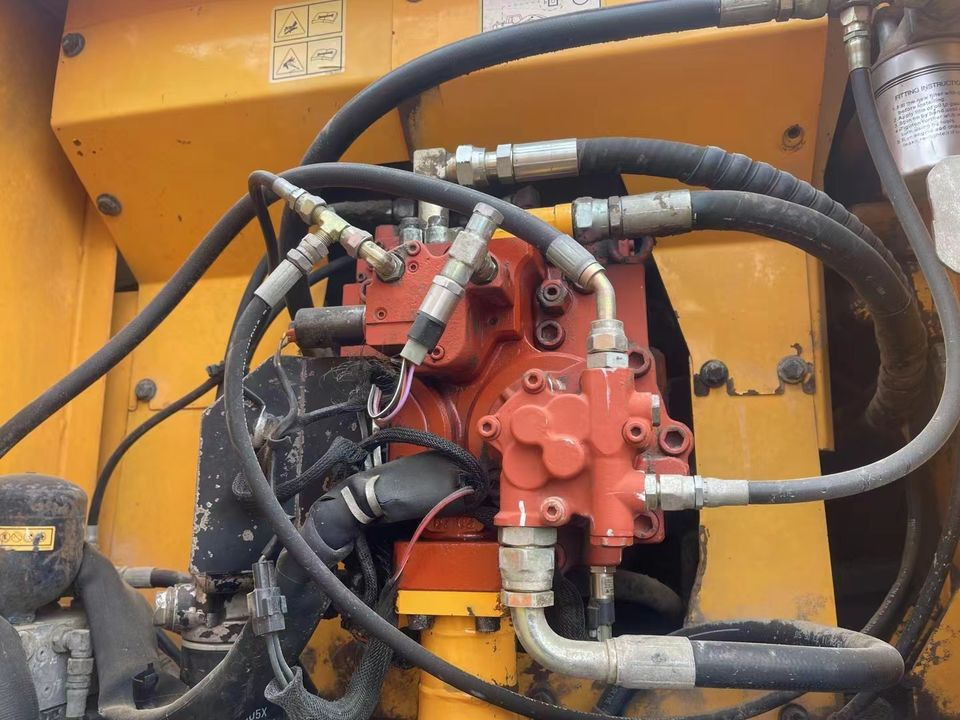 Original Good Quality USED Excavators R210 W-9T 21 Ton Excavator Wheel Excavator for HYUNDAI - Excavadora de ruedas: foto 5 Original Good Quality USED Excavators R210 W-9T 21 Ton Excavator Wheel Excavator for HYUNDAI - Excavadora de ruedas: foto 5