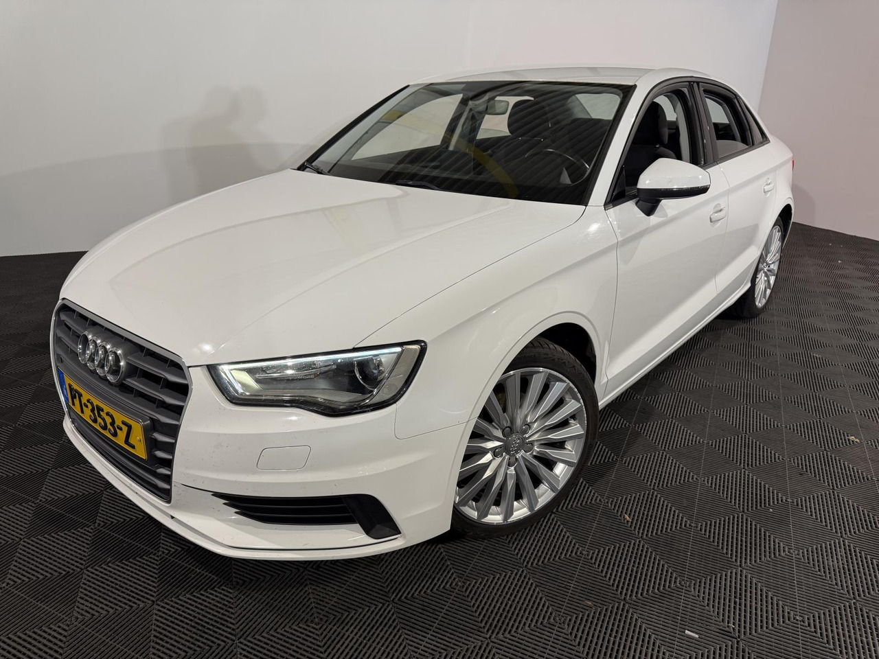 Audi | A3 Limousine | 1.4 TFSI Attraction Pro Line Plus Automaat | 2016 | 256.538 km | PT353Z | Geen oordeel - Sedan: foto 1 Audi | A3 Limousine | 1.4 TFSI Attraction Pro Line Plus Automaat | 2016 | 256.538 km | PT353Z | Geen oordeel - Sedan: foto 1