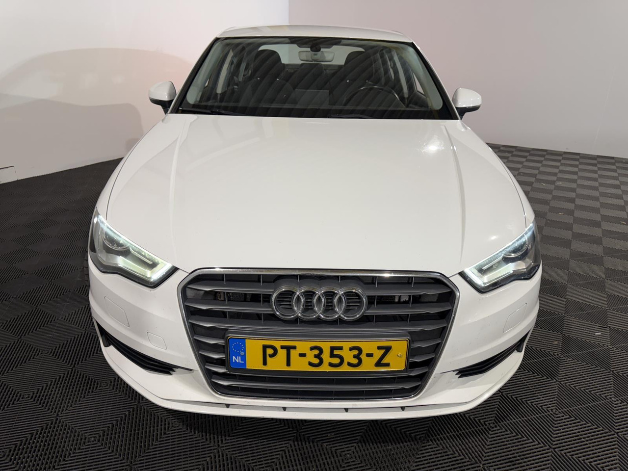 Audi | A3 Limousine | 1.4 TFSI Attraction Pro Line Plus Automaat | 2016 | 256.538 km | PT353Z | Geen oordeel - Sedan: foto 2 Audi | A3 Limousine | 1.4 TFSI Attraction Pro Line Plus Automaat | 2016 | 256.538 km | PT353Z | Geen oordeel - Sedan: foto 2