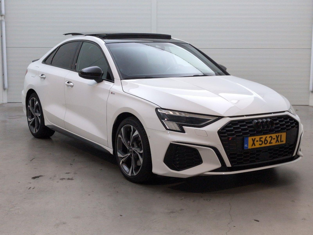 Audi A3 Limousine 35 TFSI edition one | 2022 | 54.418 km | Automaat | X562XL | NAP: Geen oordeel - Sedan: foto 2 Audi A3 Limousine 35 TFSI edition one | 2022 | 54.418 km | Automaat | X562XL | NAP: Geen oordeel - Sedan: foto 2