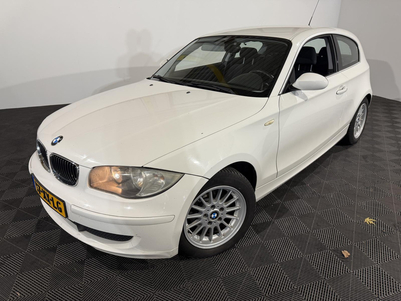 BMW | 1-serie | 116i Introduction | 2007 | 332.014 km | 57XXLG | Logisch - Hatchback: foto 1 BMW | 1-serie | 116i Introduction | 2007 | 332.014 km | 57XXLG | Logisch - Hatchback: foto 1