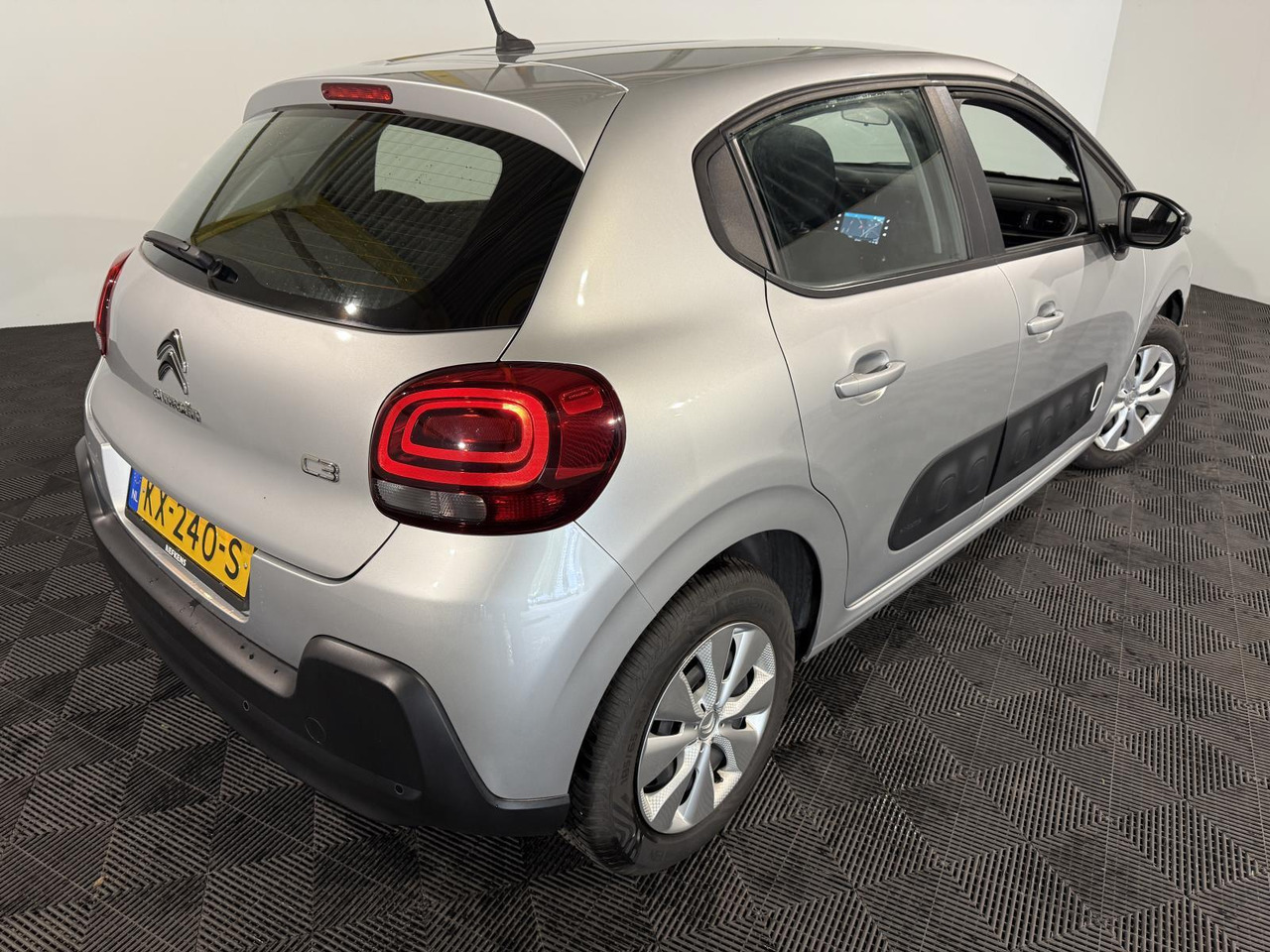 Citroen | C3 | 1.2 PureTech Feel 105g | 2016 | 175.577 km | KX240S | Logisch - Hatchback: foto 3 Citroen | C3 | 1.2 PureTech Feel 105g | 2016 | 175.577 km | KX240S | Logisch - Hatchback: foto 3