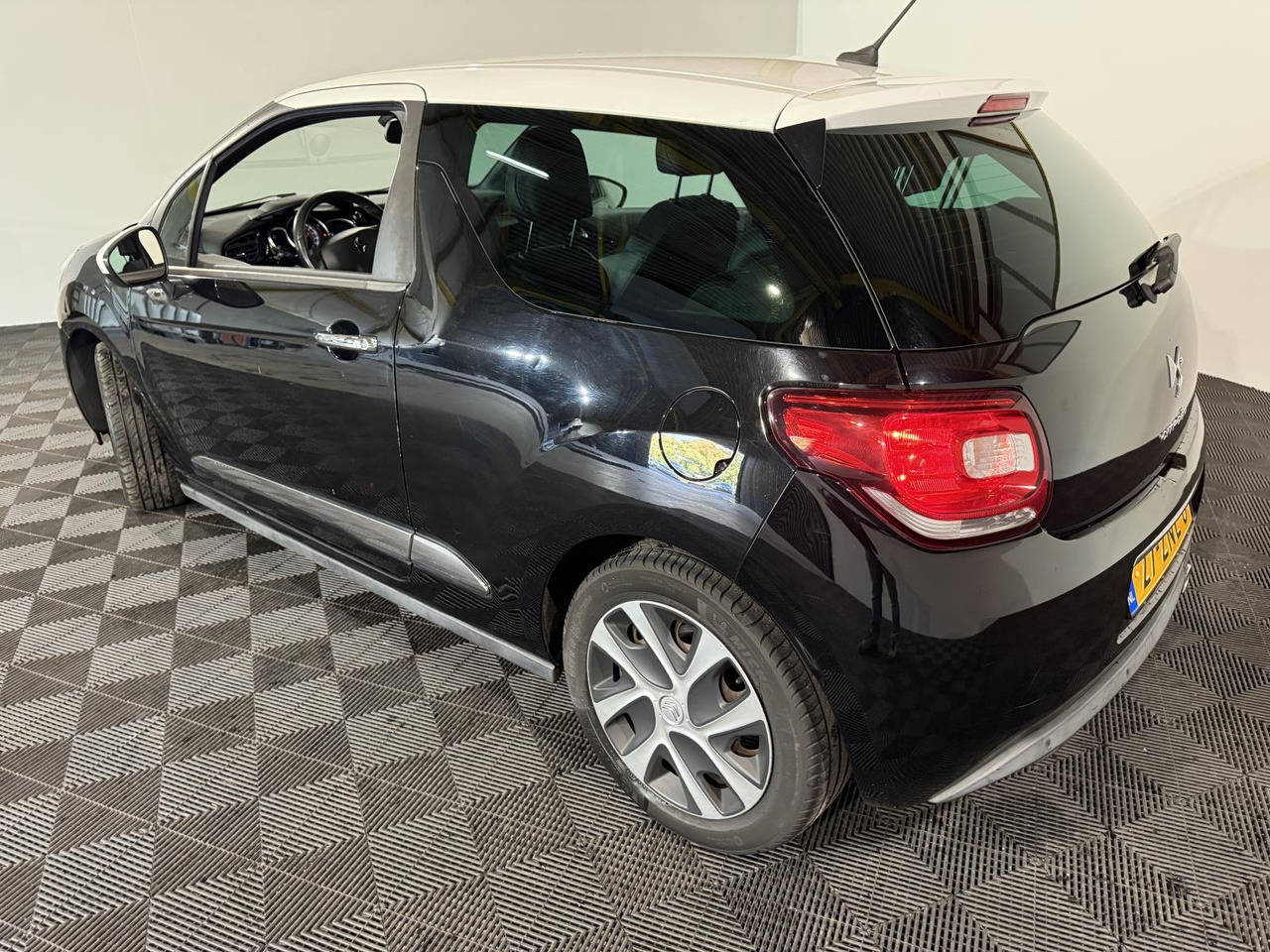 Citroen | DS3 | 1.2 VTi Business | 2013 | 136.694 km | 27ZNL6 | Logisch - Hatchback: foto 2 Citroen | DS3 | 1.2 VTi Business | 2013 | 136.694 km | 27ZNL6 | Logisch - Hatchback: foto 2