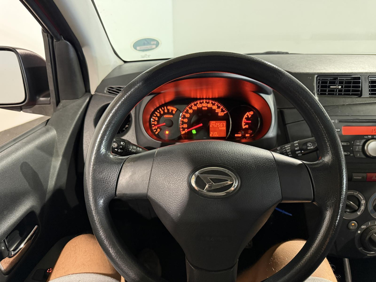 Daihatsu Cuore 1.0 Trend | 2007 | 242.568 km | 96-ZJ-HS - Hatchback: foto 5 Daihatsu Cuore 1.0 Trend | 2007 | 242.568 km | 96-ZJ-HS - Hatchback: foto 5