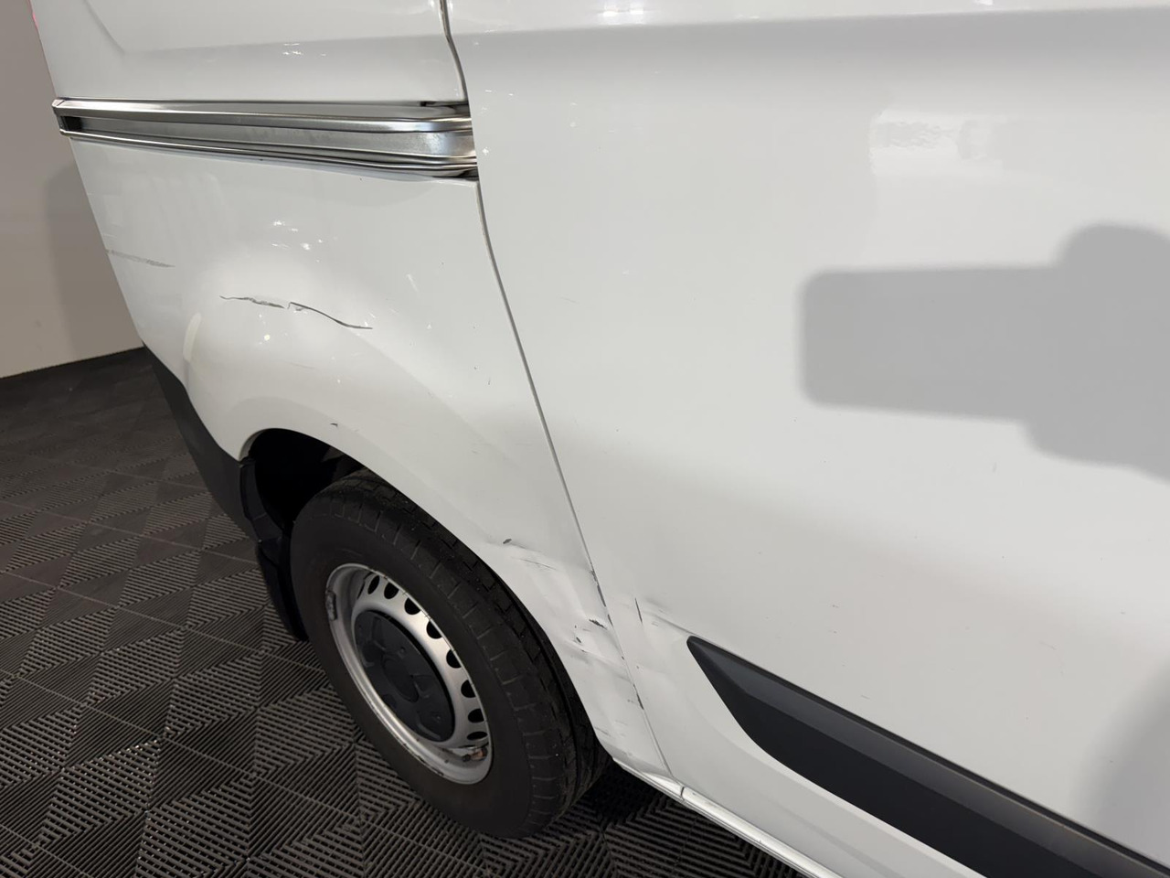 Ford Transit Custom 270 2.0 TDCI L1H1 2017 258.356 km V-026-FL - Furgón: foto 2 Ford Transit Custom 270 2.0 TDCI L1H1 2017 258.356 km V-026-FL - Furgón: foto 2