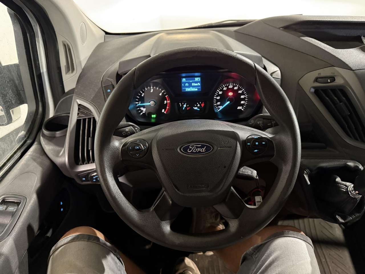 Ford Transit Custom 270 2.0 TDCI L1H1 2017 258.356 km V-026-FL - Furgón: foto 5 Ford Transit Custom 270 2.0 TDCI L1H1 2017 258.356 km V-026-FL - Furgón: foto 5
