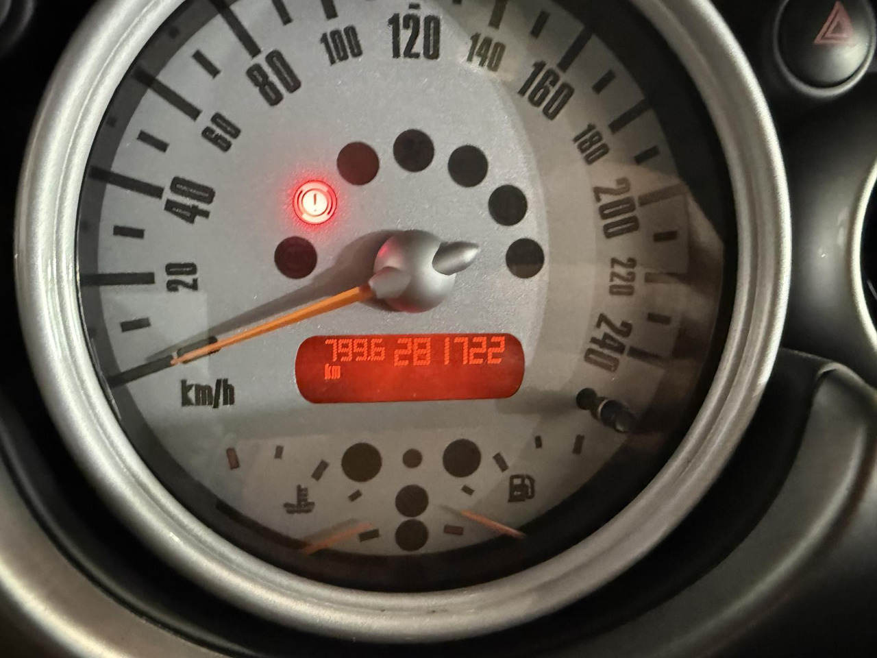 Mini 1.6 Cooper Chili | 2002 | 281.722 km| 92-TD-VK - Hatchback: foto 5 Mini 1.6 Cooper Chili | 2002 | 281.722 km| 92-TD-VK - Hatchback: foto 5