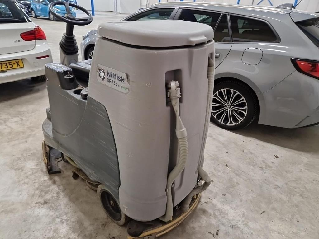 Nilfisk BR 755 Ecoflex Zit-Schrobmachine – 2015 - Maquinaria de limpieza: foto 4 Nilfisk BR 755 Ecoflex Zit-Schrobmachine – 2015 - Maquinaria de limpieza: foto 4