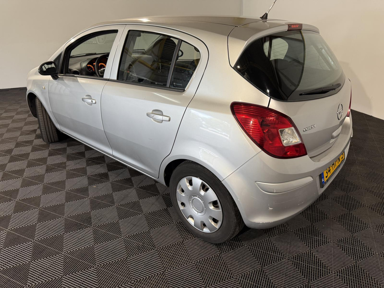 Opel Corsa 1.4-16V Business | 2009 | 196.684 km | 34-HPN-5 - Hatchback: foto 2 Opel Corsa 1.4-16V Business | 2009 | 196.684 km | 34-HPN-5 - Hatchback: foto 2