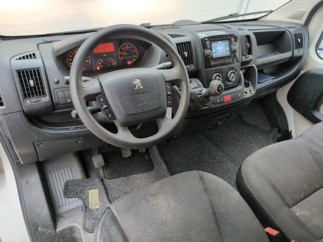 Peugeot Boxer 330 2.2 HDI L1H1 XR | 2014 | 218.267 km | V343TL | NAP: Geen oordeel - Otros maquinaria: foto 5 Peugeot Boxer 330 2.2 HDI L1H1 XR | 2014 | 218.267 km | V343TL | NAP: Geen oordeel - Otros maquinaria: foto 5