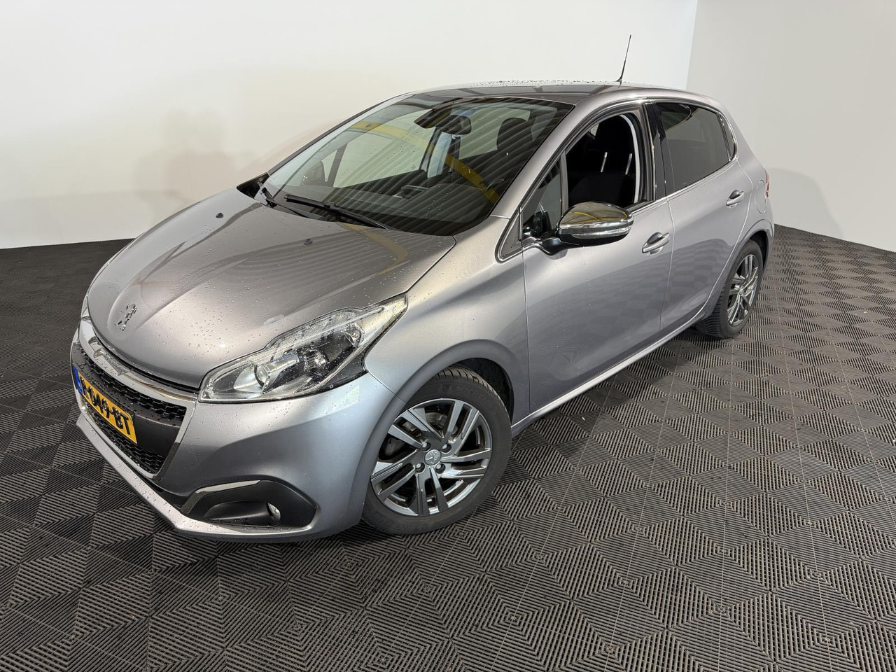 Peugeot | 208 | 1.5 BlueHDi Blue Lease Allure | 2019 | 183.354 km | R049BT | Geen oordeel - Hatchback: foto 1 Peugeot | 208 | 1.5 BlueHDi Blue Lease Allure | 2019 | 183.354 km | R049BT | Geen oordeel - Hatchback: foto 1
