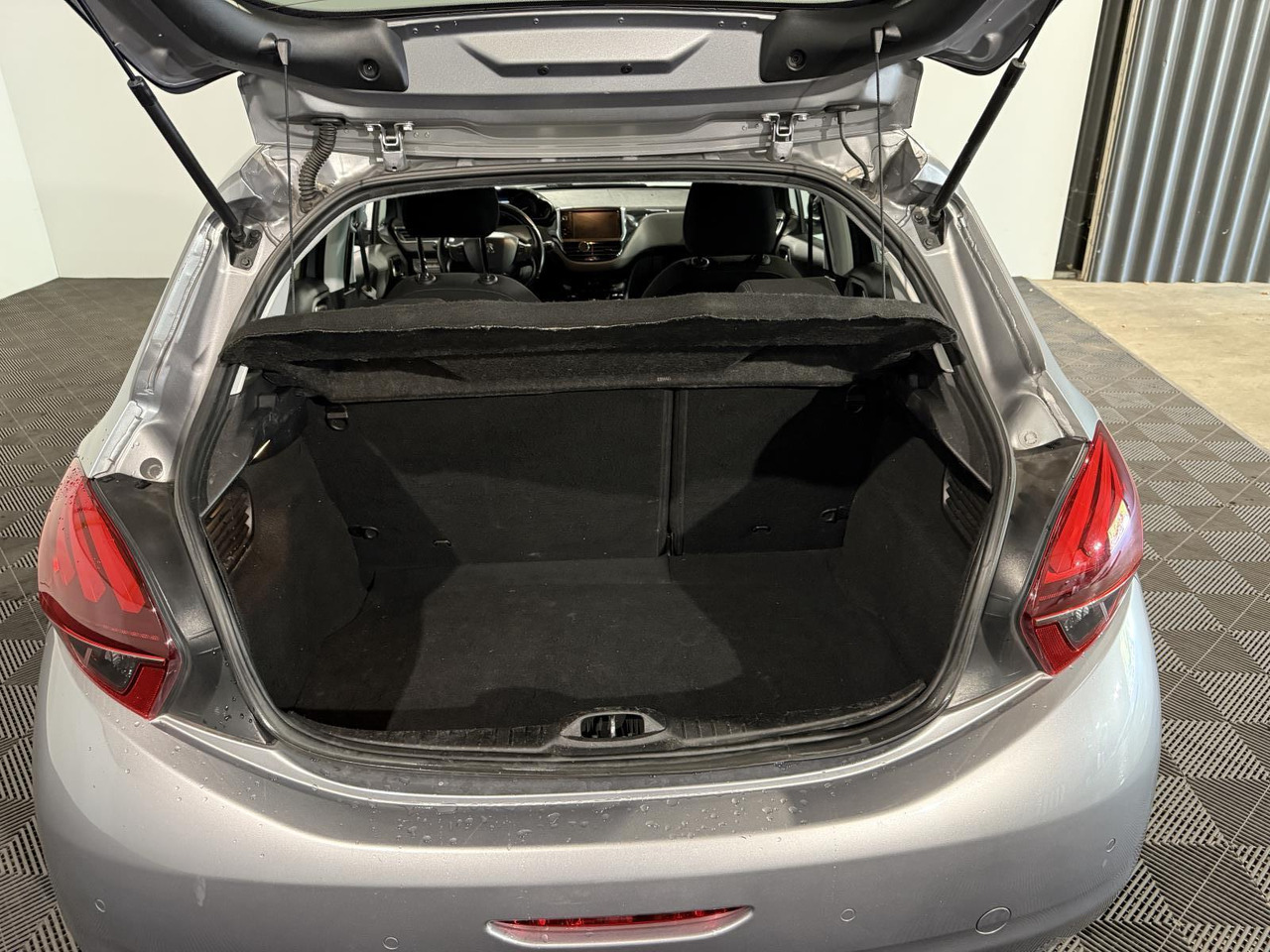 Peugeot | 208 | 1.5 BlueHDi Blue Lease Allure | 2019 | 183.354 km | R049BT | Geen oordeel - Hatchback: foto 5 Peugeot | 208 | 1.5 BlueHDi Blue Lease Allure | 2019 | 183.354 km | R049BT | Geen oordeel - Hatchback: foto 5