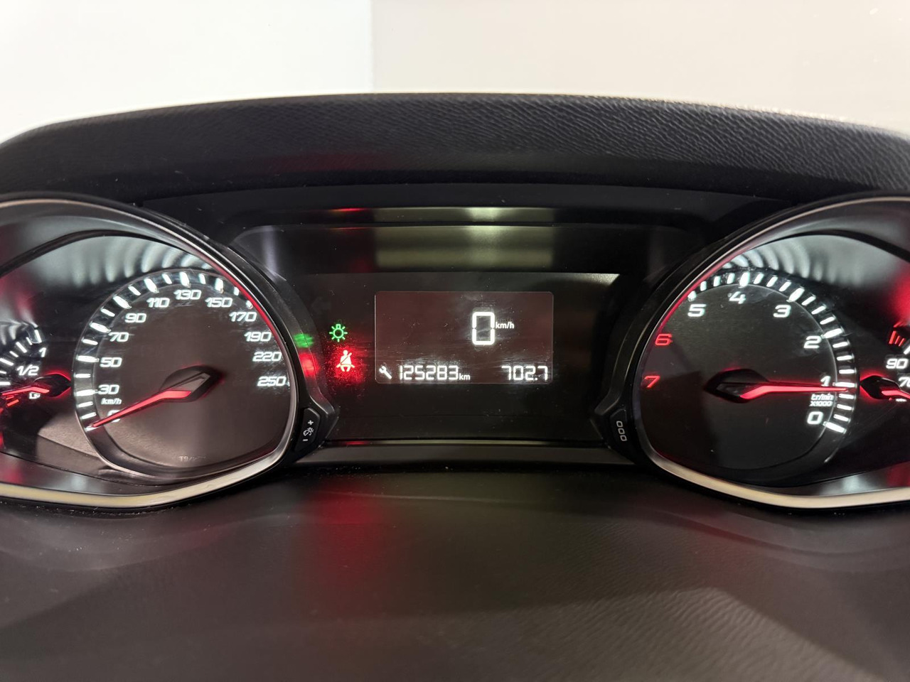 Peugeot | 308 SW | 1.2 PureTech Blue Lion | 2017 | 125.283 km | NL320L | Logisch - Coche: foto 5 Peugeot | 308 SW | 1.2 PureTech Blue Lion | 2017 | 125.283 km | NL320L | Logisch - Coche: foto 5