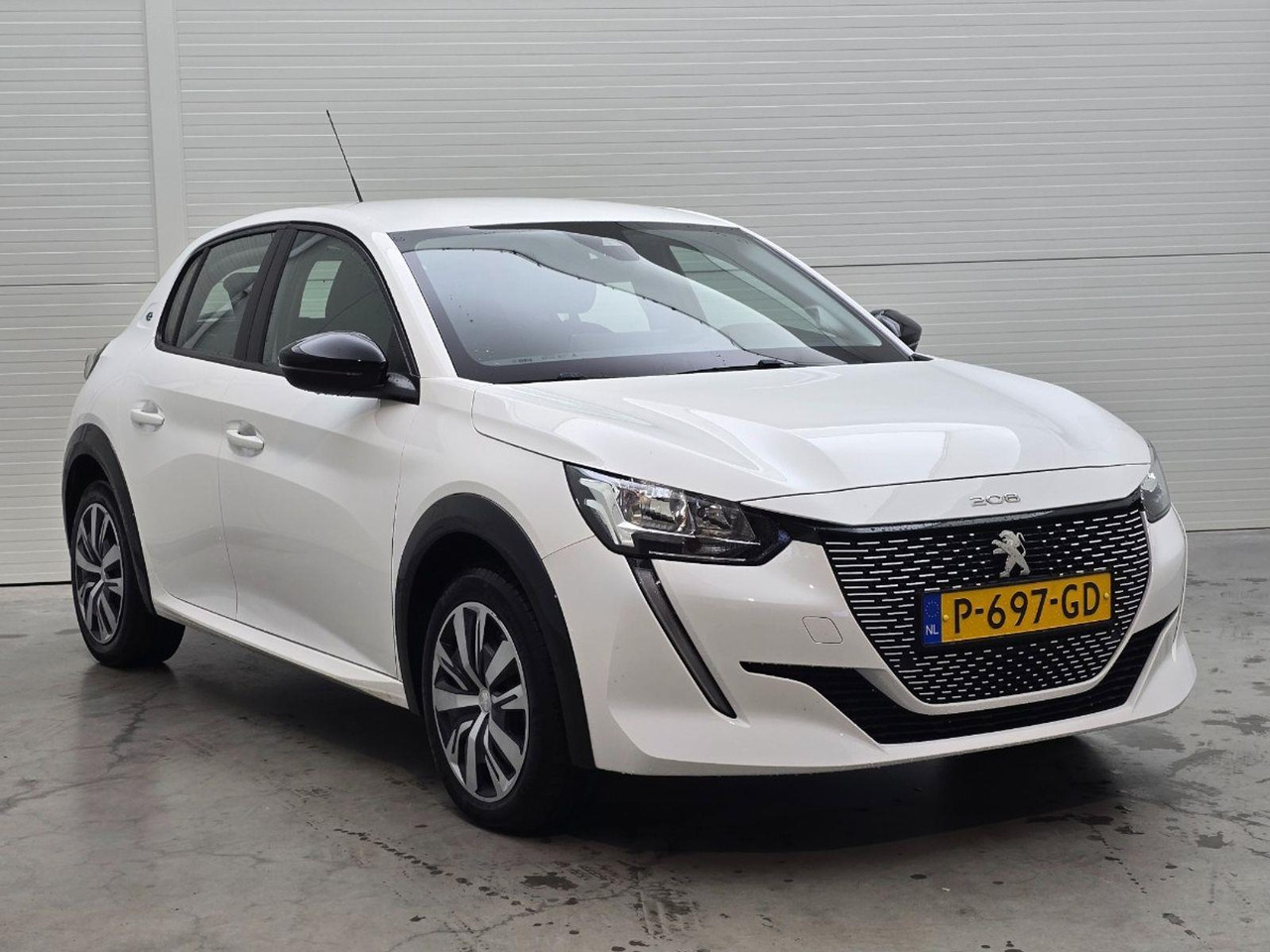 Peugeot e-208 EV Active 50 kWh | 2022 | 56.666 km | Automaat | P697GD | NAP: Logisch - Hatchback: foto 2 Peugeot e-208 EV Active 50 kWh | 2022 | 56.666 km | Automaat | P697GD | NAP: Logisch - Hatchback: foto 2