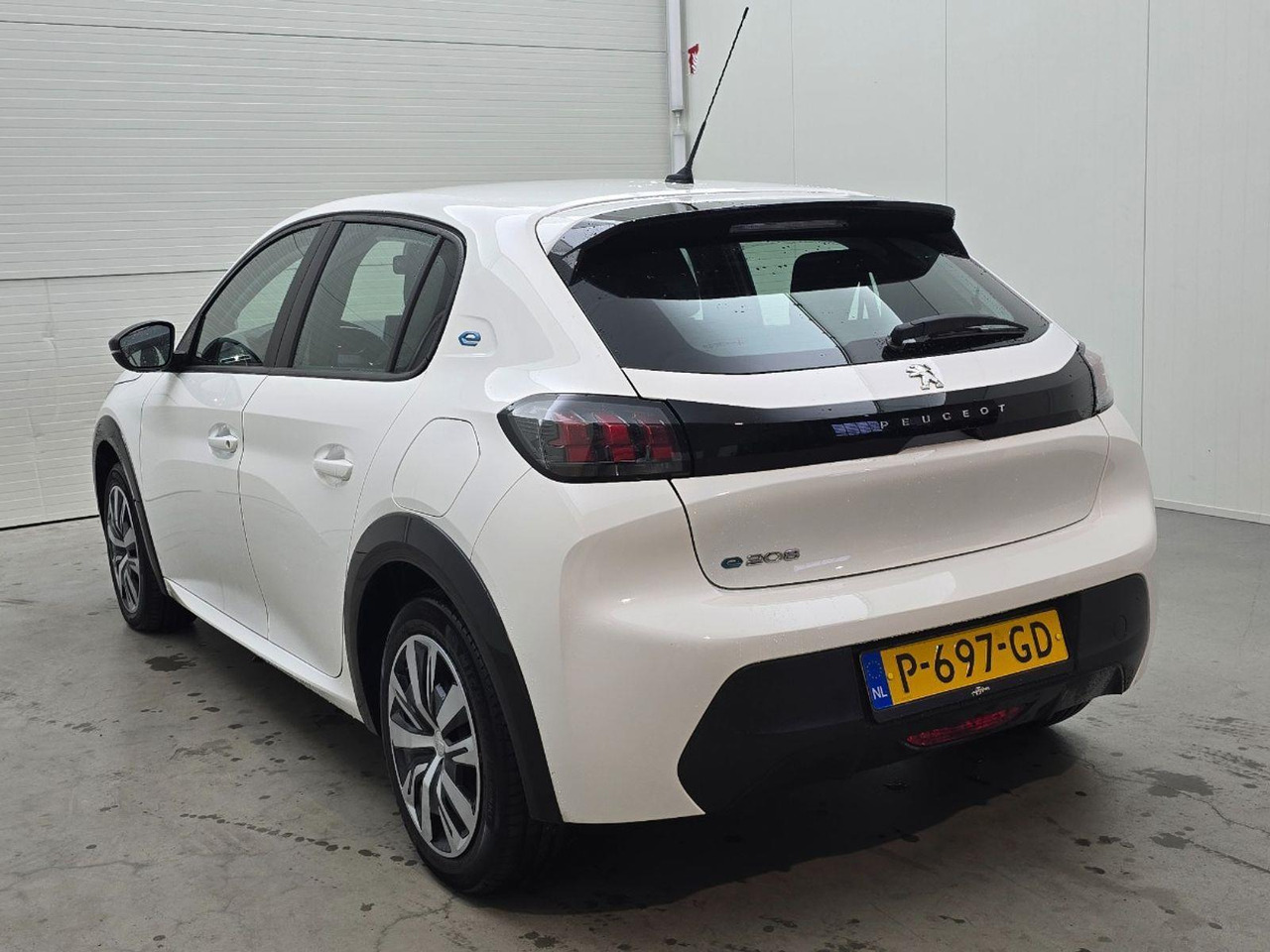 Peugeot e-208 EV Active 50 kWh | 2022 | 56.666 km | Automaat | P697GD | NAP: Logisch - Hatchback: foto 3 Peugeot e-208 EV Active 50 kWh | 2022 | 56.666 km | Automaat | P697GD | NAP: Logisch - Hatchback: foto 3