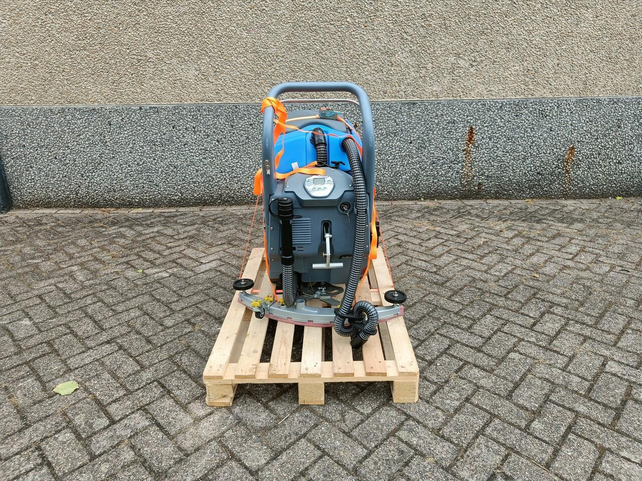 Schrob/ Veegmachine Nieuw - Maquinaria de limpieza: foto 4 Schrob/ Veegmachine Nieuw - Maquinaria de limpieza: foto 4