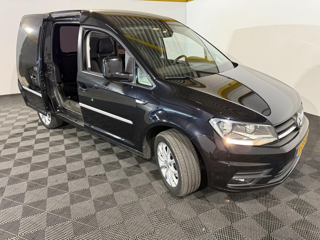 Volkswagen | Caddy | 2.0 TDI L1H1 BMT Highline | 2016 | 164.766 km | V076BG | Logisch - Furgoneta pequeña: foto 4 Volkswagen | Caddy | 2.0 TDI L1H1 BMT Highline | 2016 | 164.766 km | V076BG | Logisch - Furgoneta pequeña: foto 4