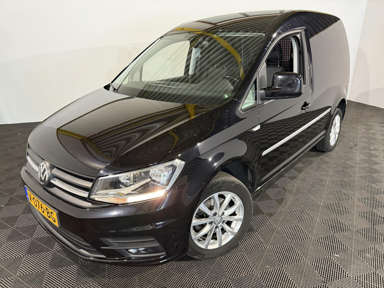 Volkswagen | Caddy | 2.0 TDI L1H1 BMT Highline | 2016 | 164.766 km | V076BG | Logisch - Furgoneta pequeña: foto 1 Volkswagen | Caddy | 2.0 TDI L1H1 BMT Highline | 2016 | 164.766 km | V076BG | Logisch - Furgoneta pequeña: foto 1