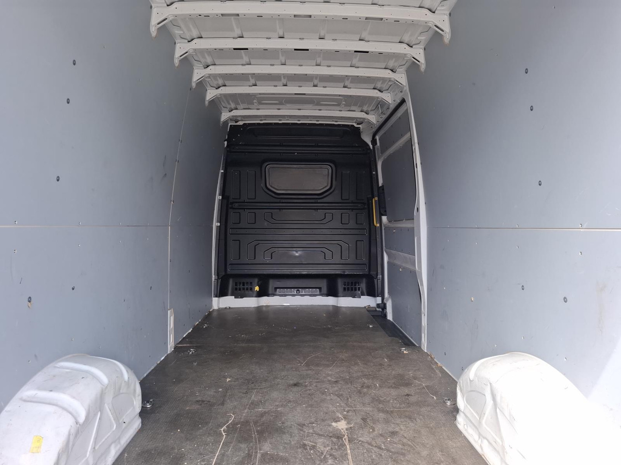 Volkswagen Crafter 35 2.0 TDI L4H3 | 2022 | 135.282 km | VPR-84-T - Furgón: foto 2 Volkswagen Crafter 35 2.0 TDI L4H3 | 2022 | 135.282 km | VPR-84-T - Furgón: foto 2