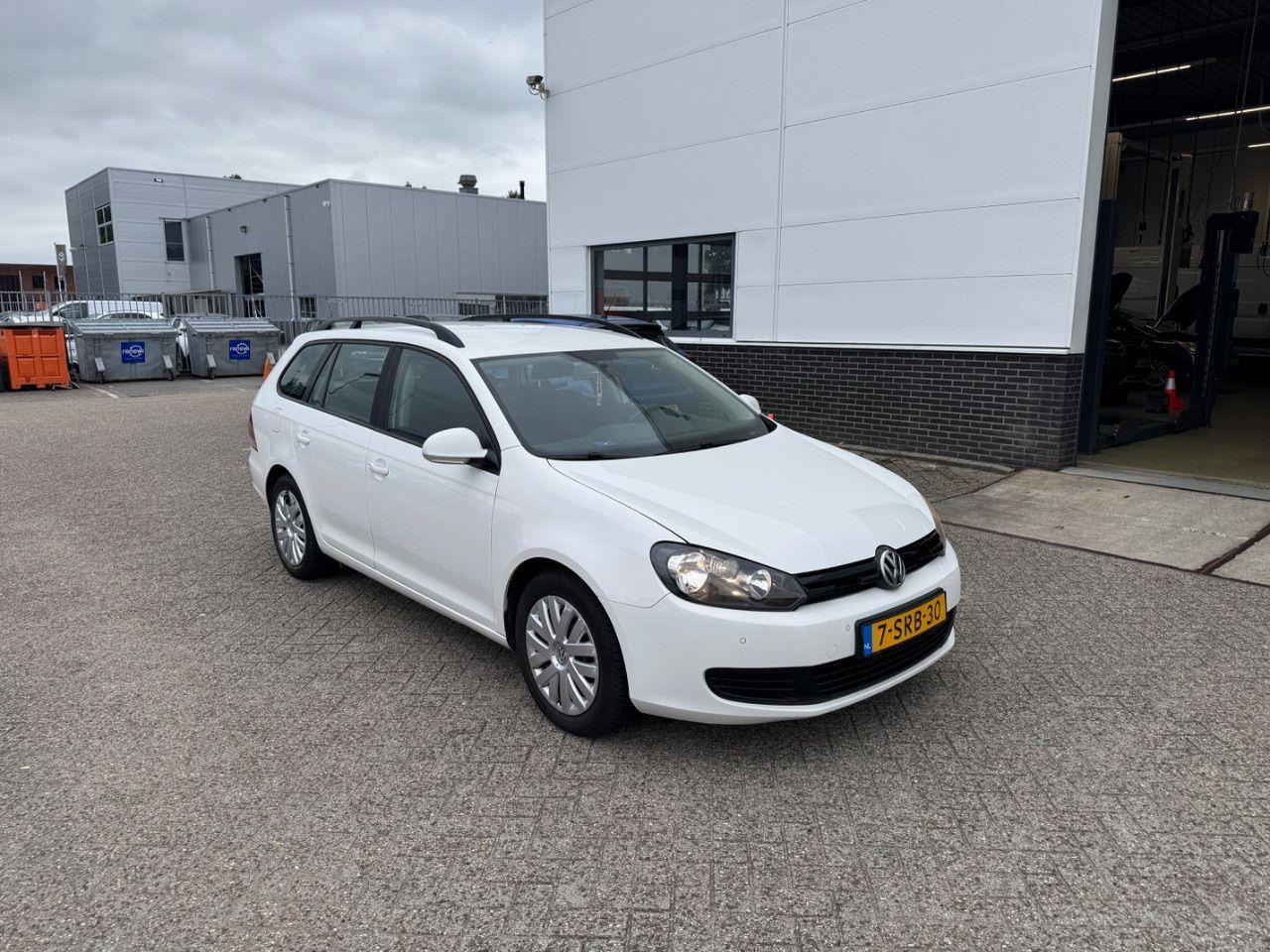 Volkswagen Golf Variant 1.6 TDI Trendline BlueMotion Automaat | 2013 | 169.129 km | 7SRB30 | NAP: Logisch - Coche: foto 2 Volkswagen Golf Variant 1.6 TDI Trendline BlueMotion Automaat | 2013 | 169.129 km | 7SRB30 | NAP: Logisch - Coche: foto 2