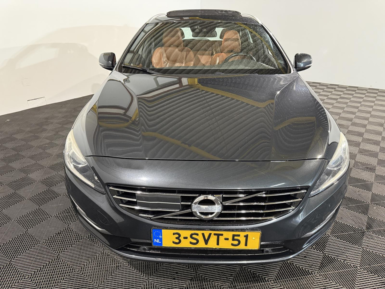 Volvo V60 2.4 D6 AWD Plug-In Hybrid Summum | 2013 | 3-SVT-51 | 247.435 km | 3-SVT-51 - Coche: foto 5 Volvo V60 2.4 D6 AWD Plug-In Hybrid Summum | 2013 | 3-SVT-51 | 247.435 km | 3-SVT-51 - Coche: foto 5