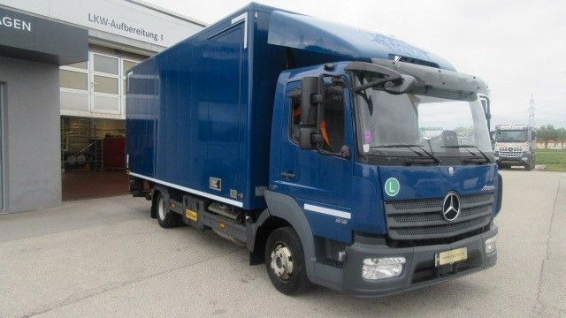 Mercedes-Benz 818L Koffer LBW, 1,5 to, Seitentüre - Camión caja cerrada: foto 3 Mercedes-Benz 818L Koffer LBW, 1,5 to, Seitentüre - Camión caja cerrada: foto 3