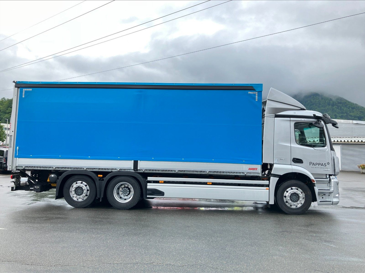 Mercedes-Benz eActros 400L 6x2 - Camión lona, Camión eléctrico: foto 1 Mercedes-Benz eActros 400L 6x2 - Camión lona, Camión eléctrico: foto 1