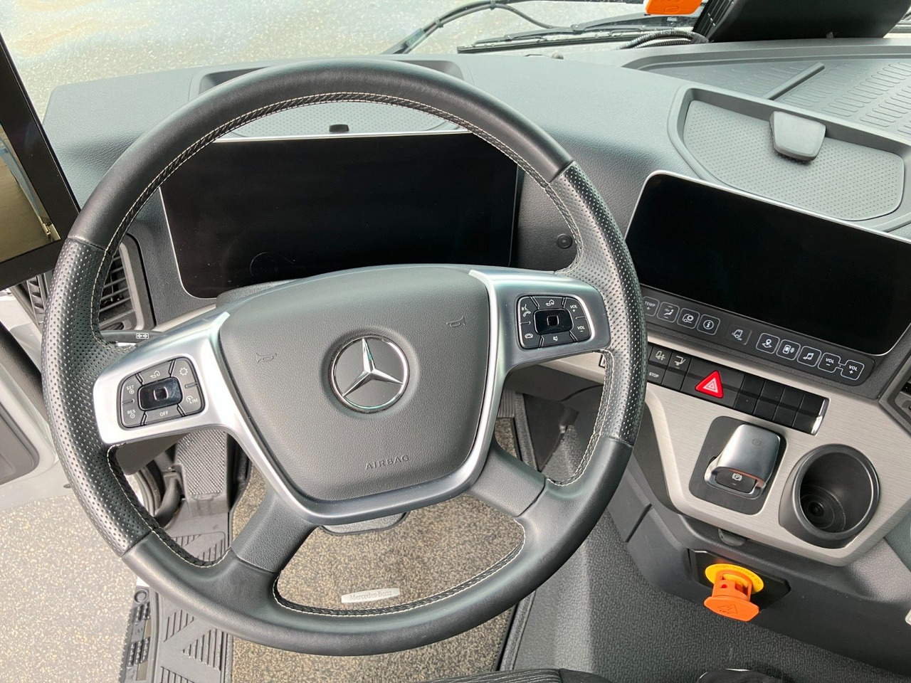 Mercedes-Benz eActros 400L 6x2 - Camión lona, Camión eléctrico: foto 5 Mercedes-Benz eActros 400L 6x2 - Camión lona, Camión eléctrico: foto 5