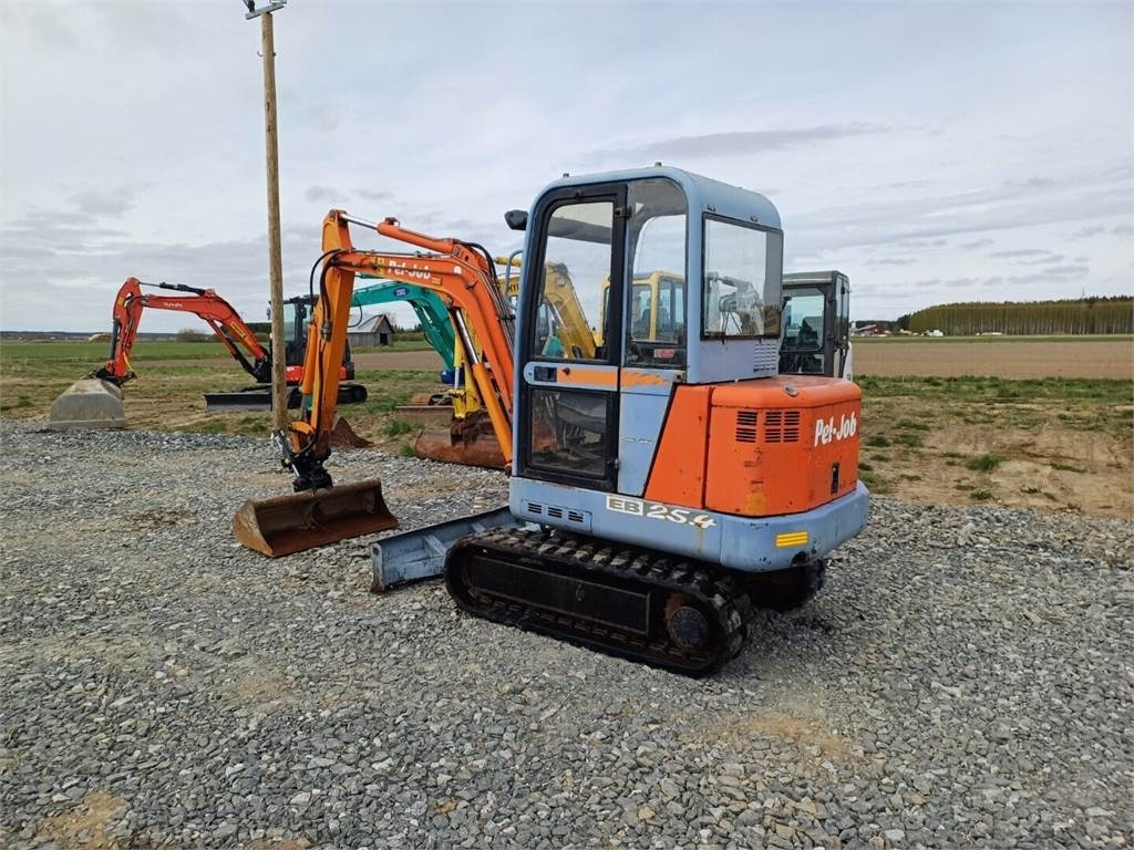 Pel-Job Volvo EB25.4 kallistuvalla liittimellä - Miniexcavadora: foto 3 Pel-Job Volvo EB25.4 kallistuvalla liittimellä - Miniexcavadora: foto 3