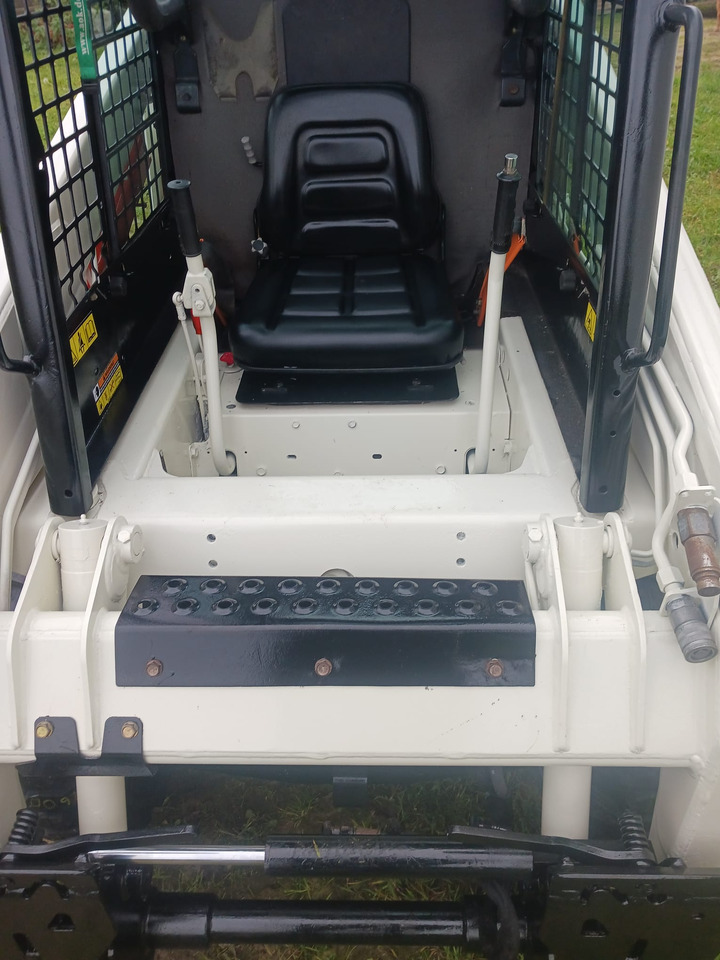 BOBCAT S100 - Minicargadora: foto 4 BOBCAT S100 - Minicargadora: foto 4
