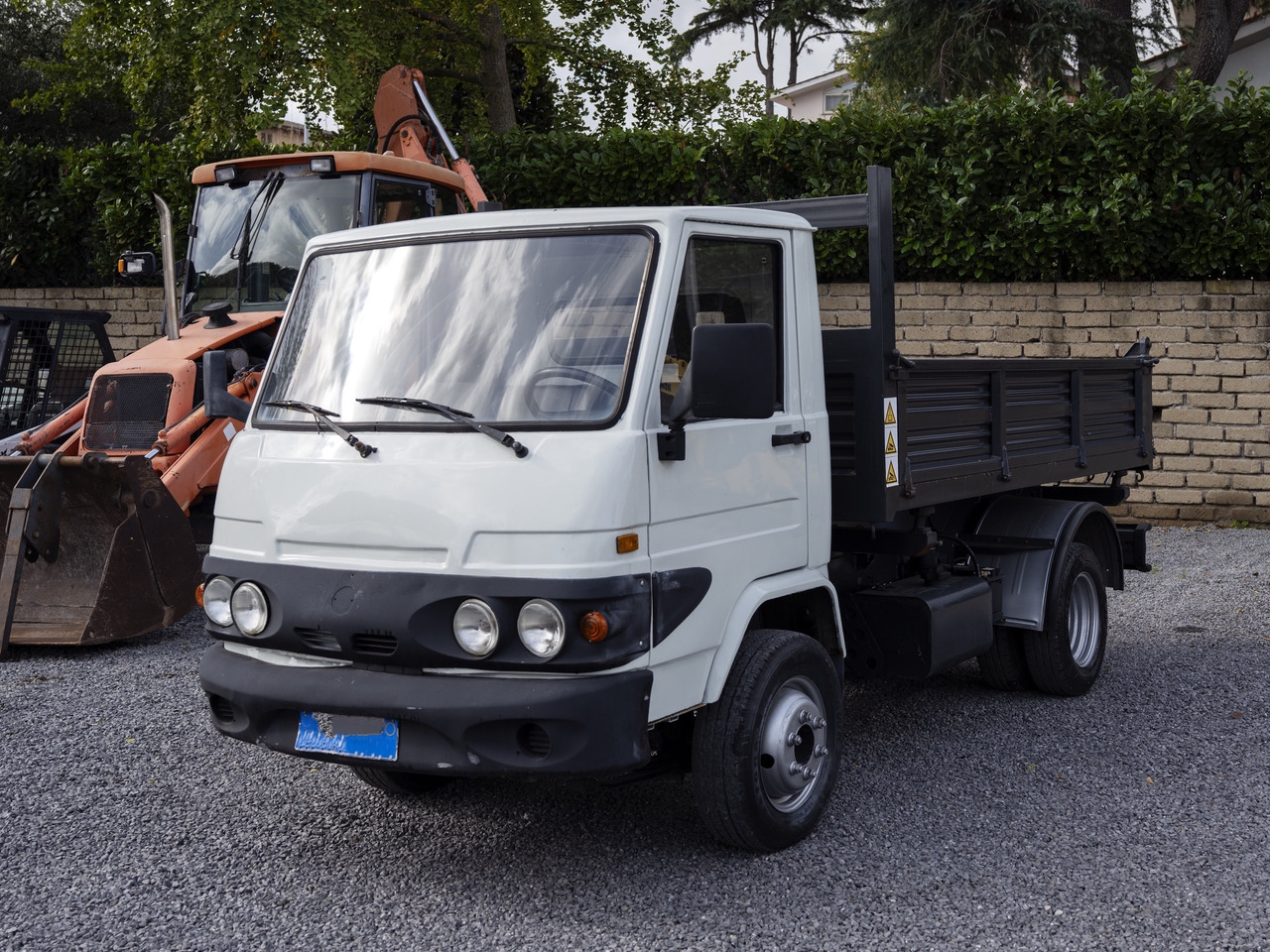 PIAGGIO THREE-SIDE TIPPER - Camión volquete: foto 5 PIAGGIO THREE-SIDE TIPPER - Camión volquete: foto 5