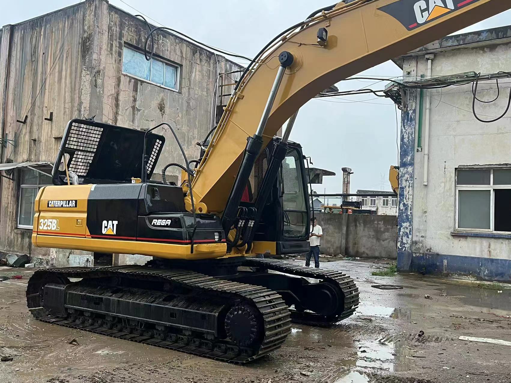 CATERPILLAR 325BL - Excavadora de cadenas: foto 2 CATERPILLAR 325BL - Excavadora de cadenas: foto 2
