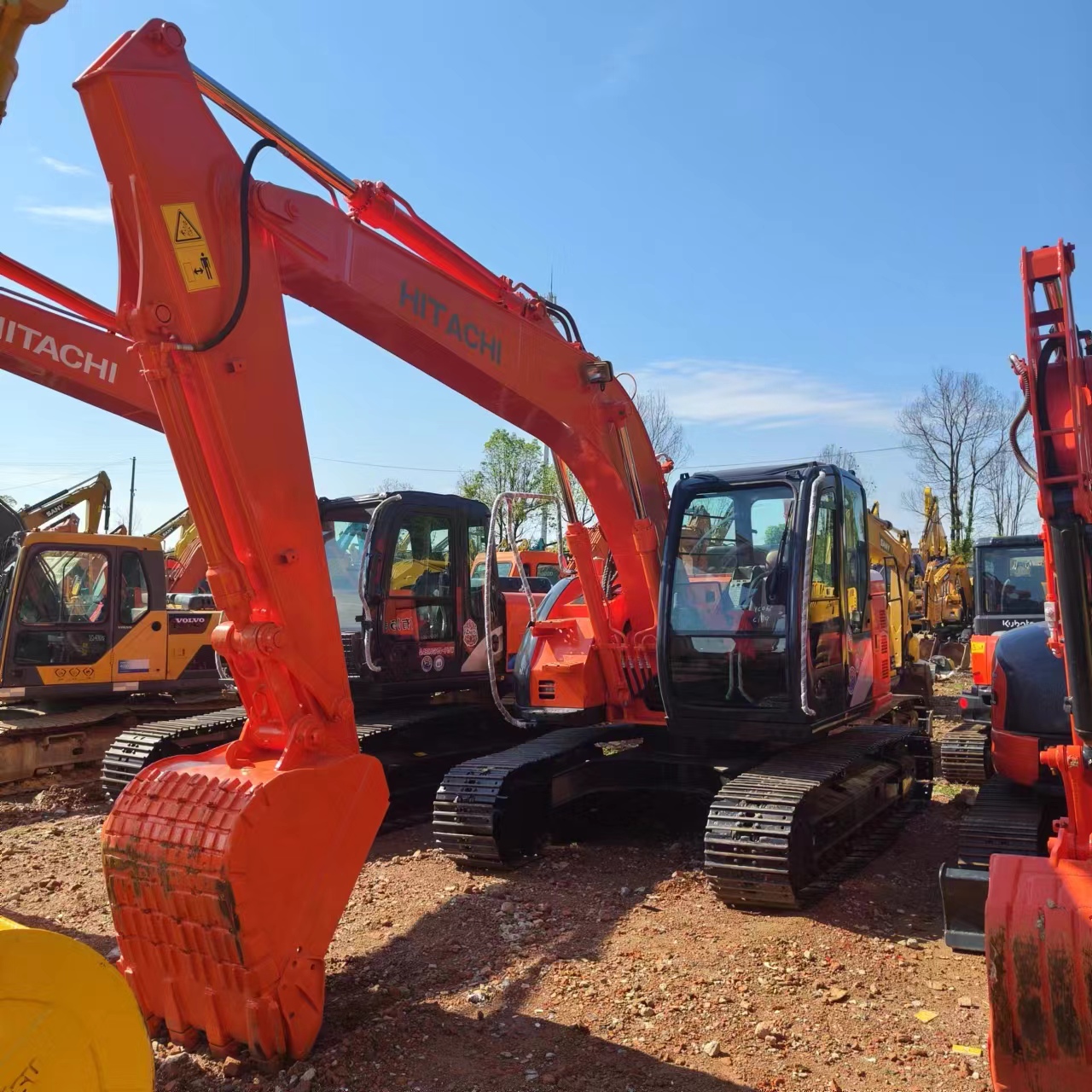 HITACHI ZX135 - Excavadora de cadenas: foto 1 HITACHI ZX135 - Excavadora de cadenas: foto 1