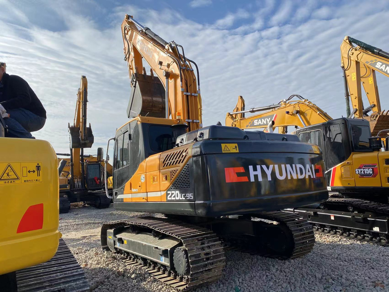 HYUNDAI R220-9S - Excavadora de cadenas: foto 1 HYUNDAI R220-9S - Excavadora de cadenas: foto 1