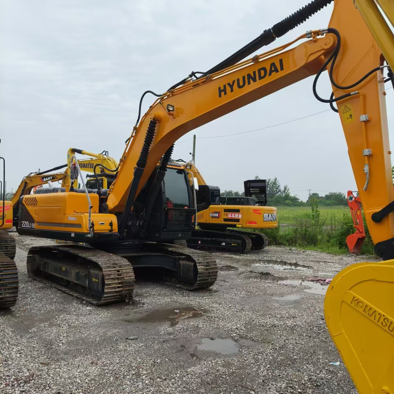 HYUNDAI R220LC-9S - Excavadora de cadenas: foto 3 HYUNDAI R220LC-9S - Excavadora de cadenas: foto 3