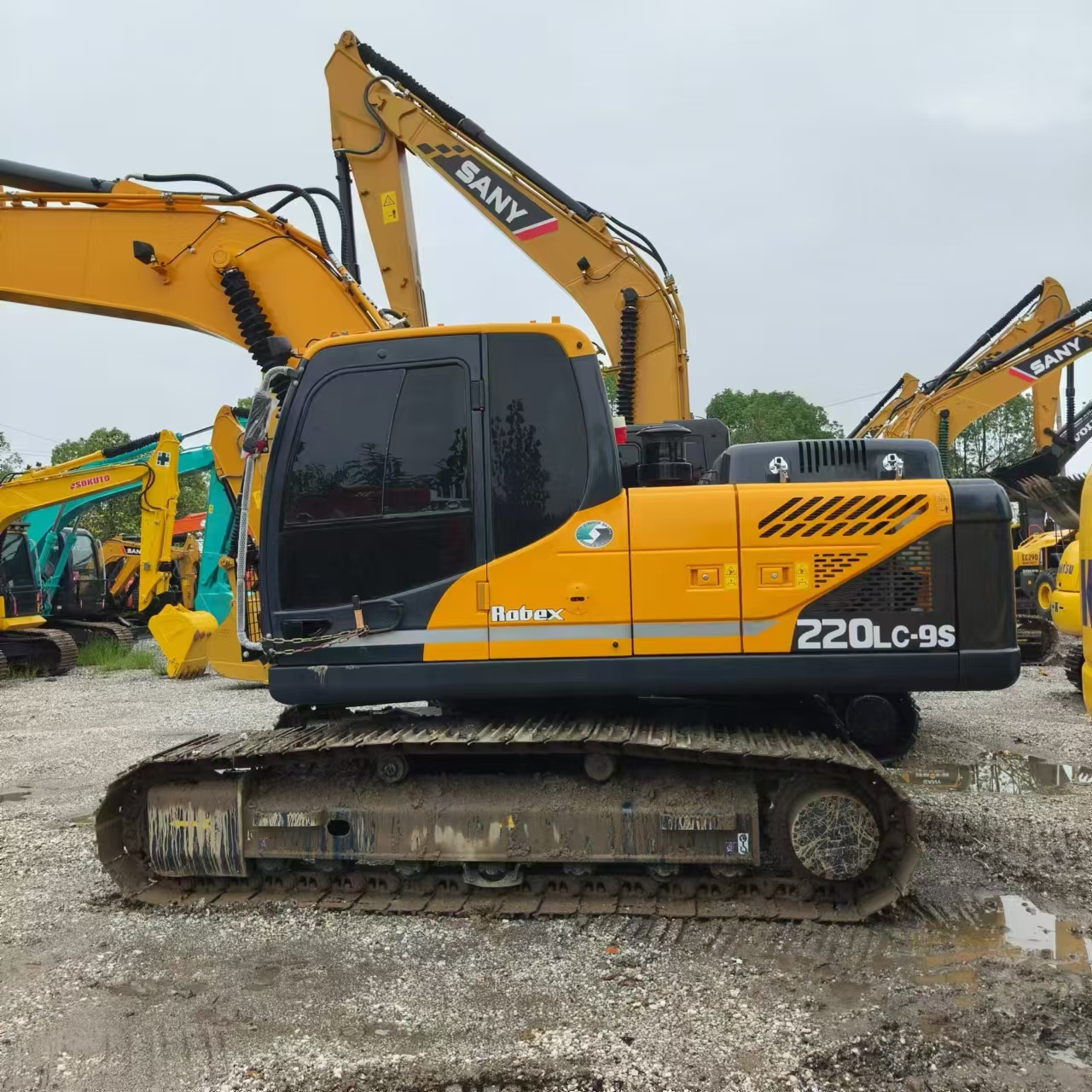HYUNDAI R220LC-9S - Excavadora de cadenas: foto 1 HYUNDAI R220LC-9S - Excavadora de cadenas: foto 1