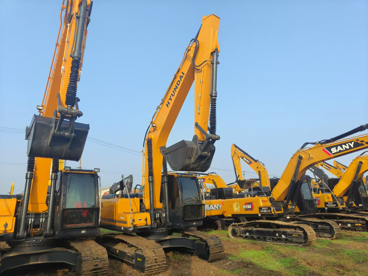 HYUNDAI ROBEX 220LC-9S - Excavadora de cadenas: foto 2 HYUNDAI ROBEX 220LC-9S - Excavadora de cadenas: foto 2