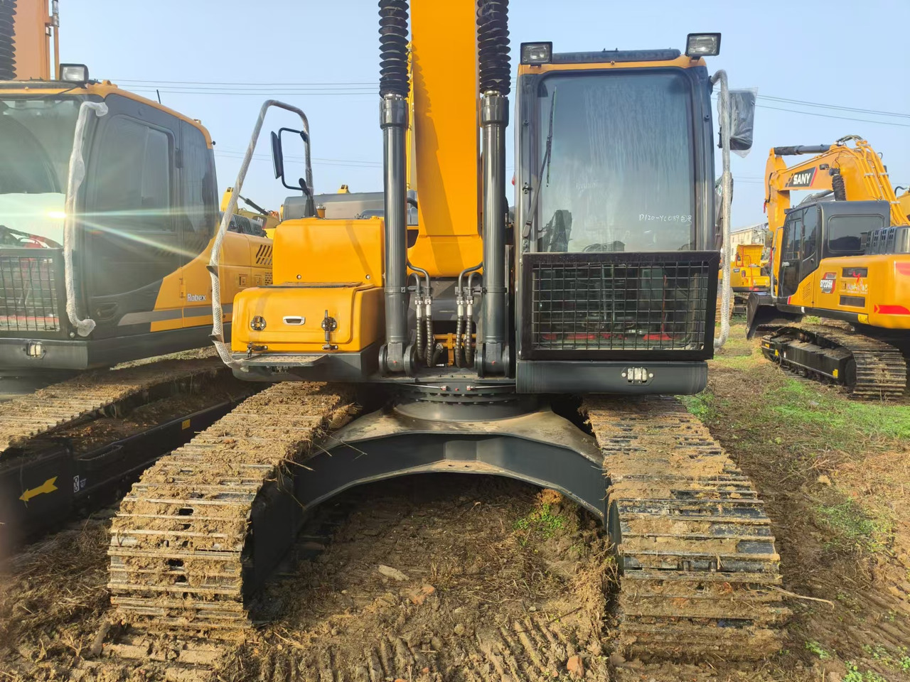 HYUNDAI ROBEX 220LC-9S - Excavadora de cadenas: foto 5 HYUNDAI ROBEX 220LC-9S - Excavadora de cadenas: foto 5