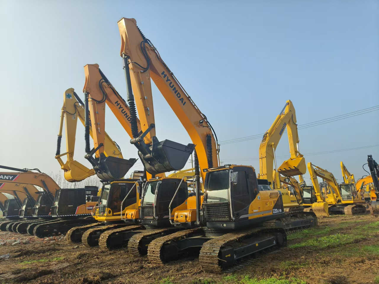 HYUNDAI ROBEX 220LC-9S - Excavadora de cadenas: foto 1 HYUNDAI ROBEX 220LC-9S - Excavadora de cadenas: foto 1