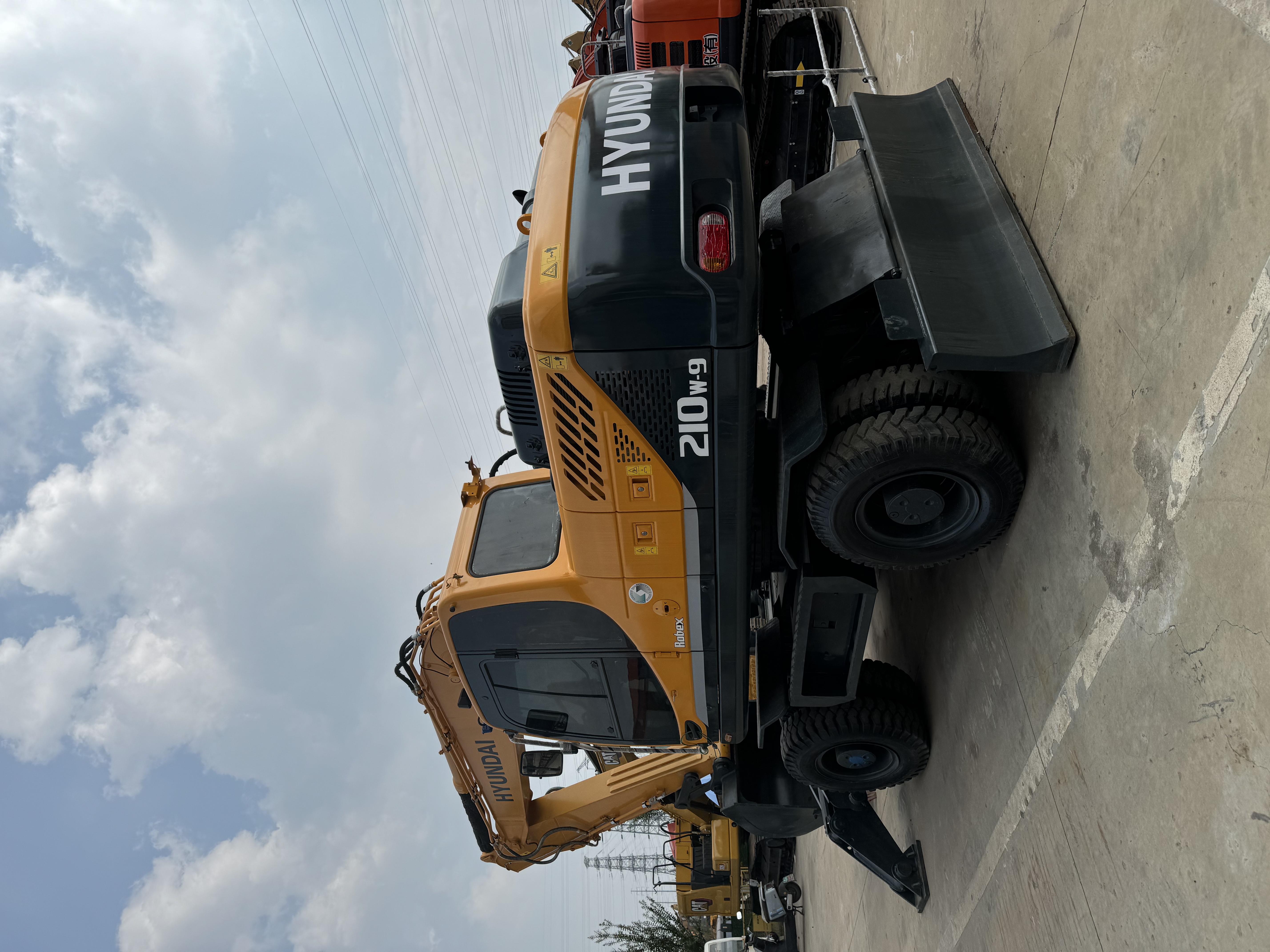 Hyundai 210W-9 - Excavadora de ruedas: foto 1 Hyundai 210W-9 - Excavadora de ruedas: foto 1