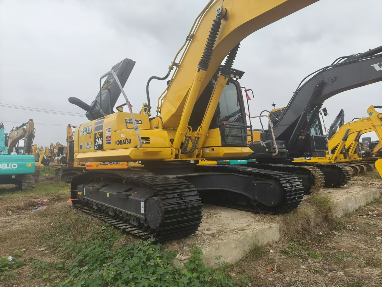 KOMATSU PC240LC-8 - Excavadora de cadenas: foto 5 KOMATSU PC240LC-8 - Excavadora de cadenas: foto 5