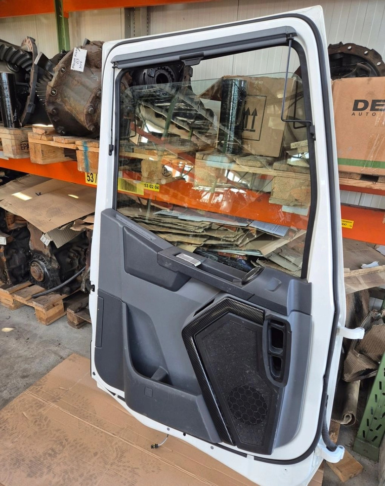DRZWI KOMPLETNE LEWE RENAULT GAMA T K C RANGE ORYGINALNE - Puerta y piezas: foto 4 DRZWI KOMPLETNE LEWE RENAULT GAMA T K C RANGE ORYGINALNE - Puerta y piezas: foto 4
