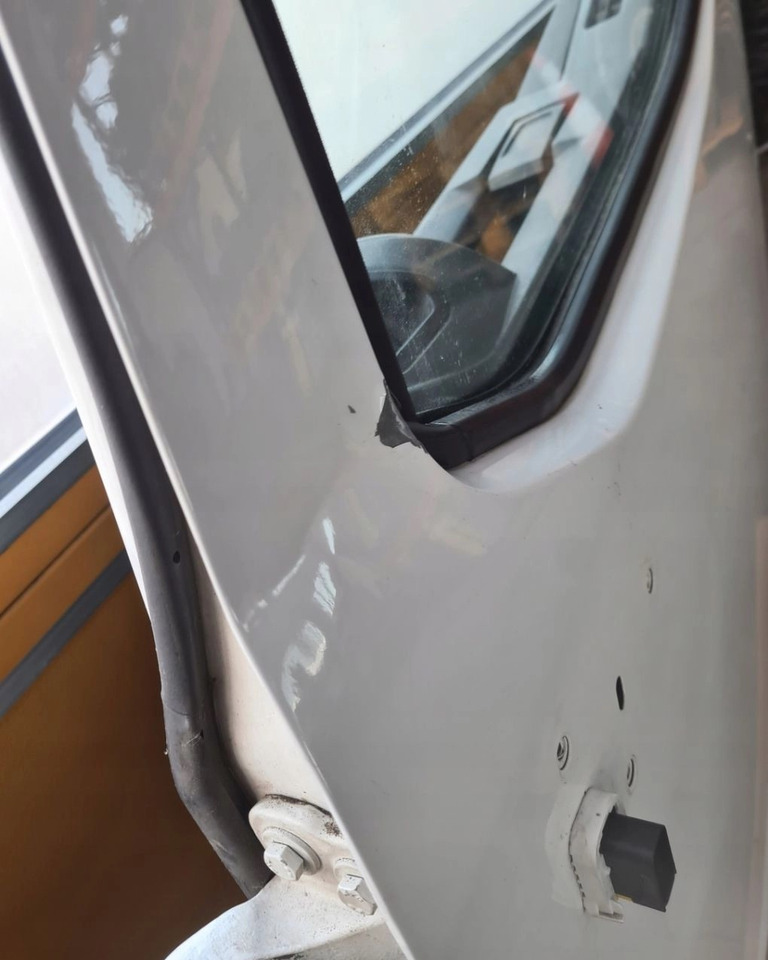 DRZWI KOMPLETNE LEWE RENAULT GAMA T K C RANGE ŚREDNIA KABINA - Puerta y piezas: foto 3 DRZWI KOMPLETNE LEWE RENAULT GAMA T K C RANGE ŚREDNIA KABINA - Puerta y piezas: foto 3